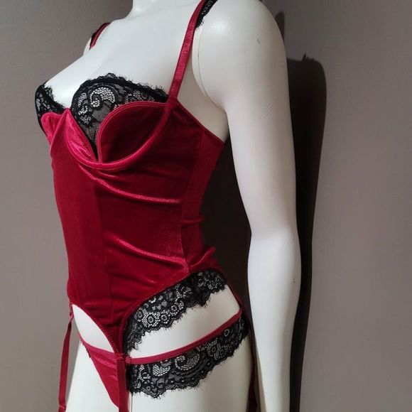 Georgine Velvet And Lace Corset Persian Red - Picture 2 of 12